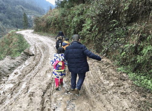 描写贫困山区山路崎岖的句子